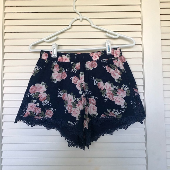 Flower Pattern Flowy Shorts - Picture 1 of 3